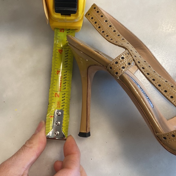 Manolo Blahnik patent leather heels - Picture 12 of 14